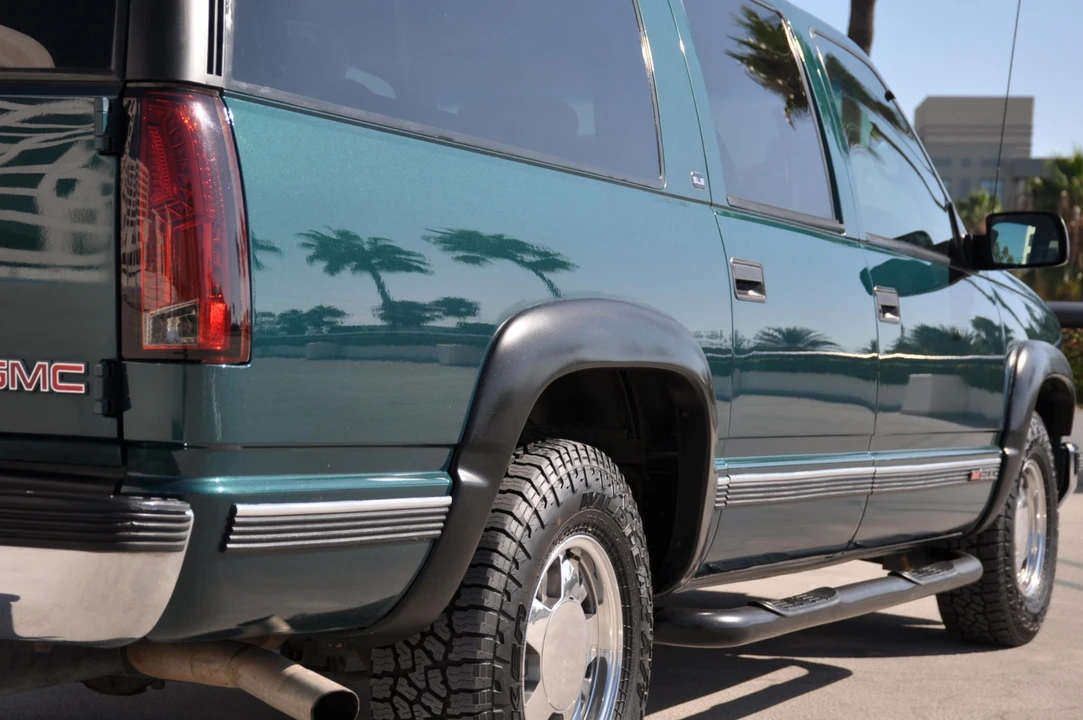 1999 GMC Suburban 8th Gen - Image 29 of 31