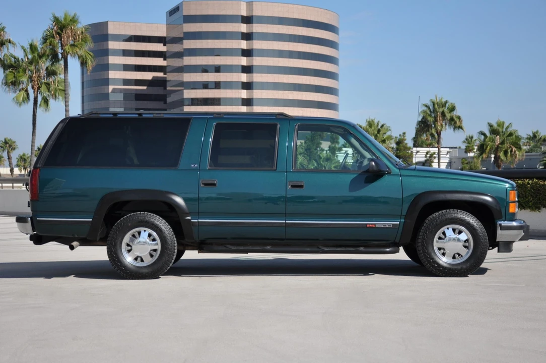 1999 GMC Suburban 8th Gen - Image 16 of 31