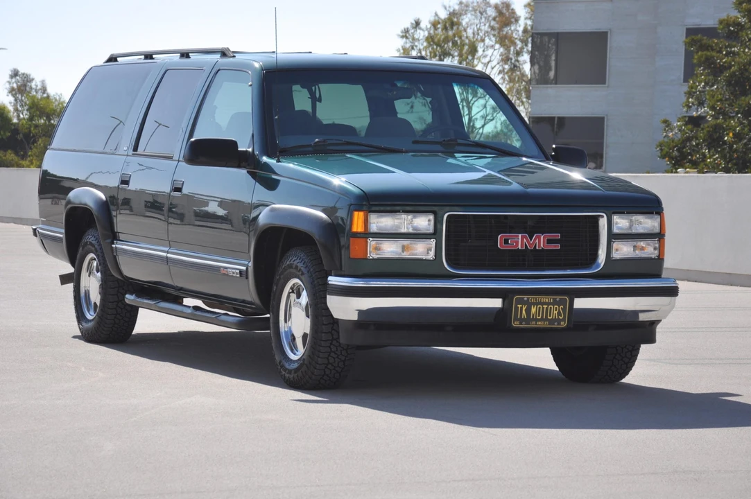 1999 GMC Suburban 8th Gen - Image 19 of 31