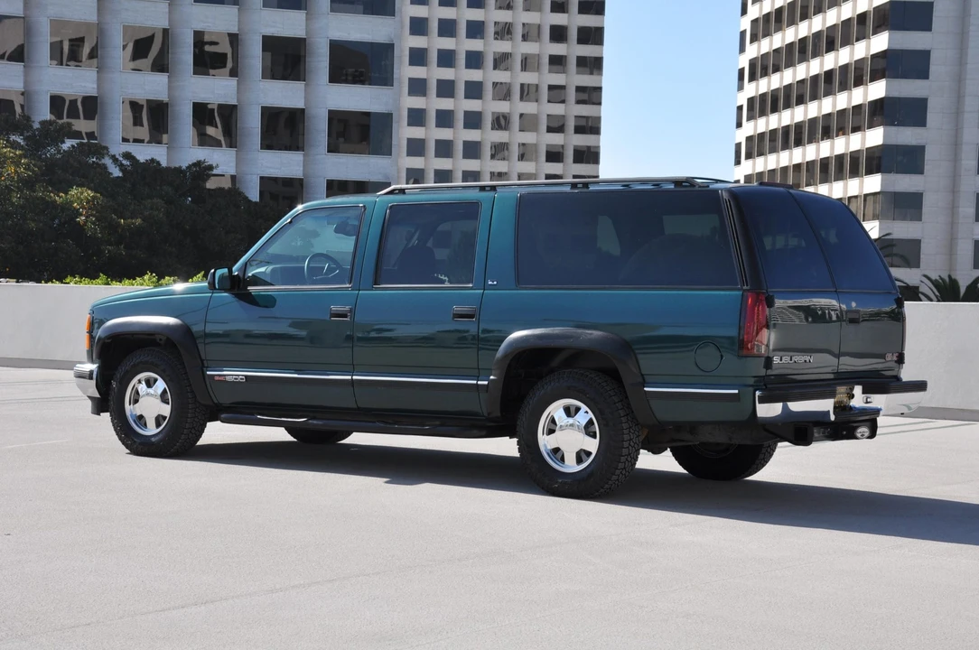 1999 GMC Suburban 8th Gen - Image 7 of 31