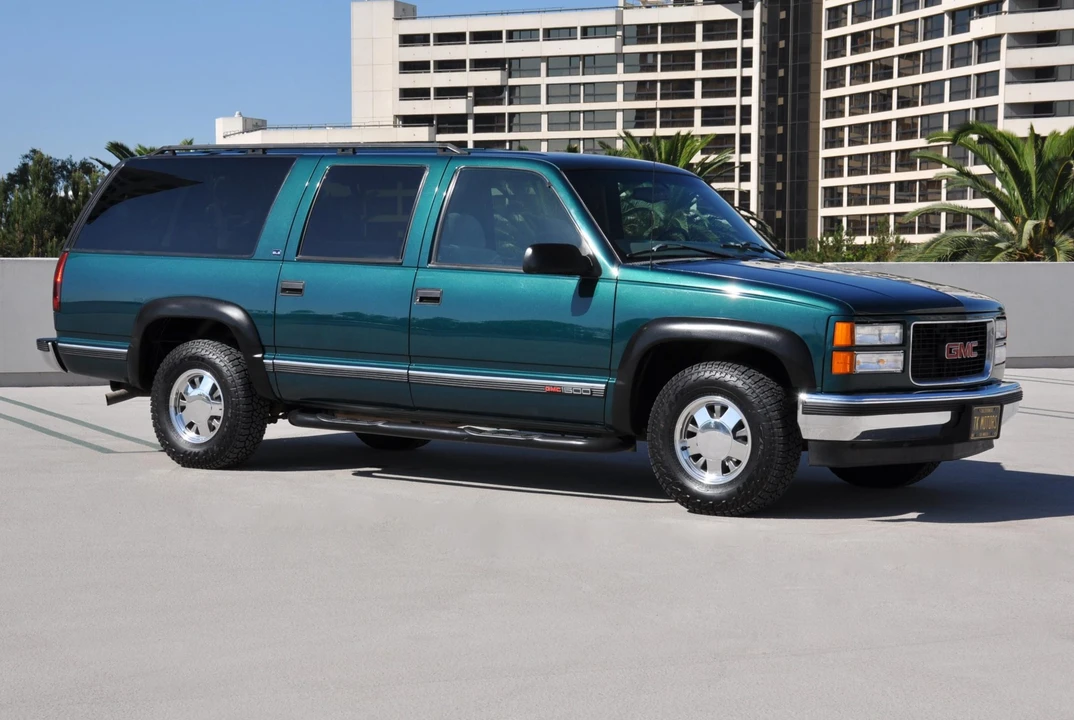 1999 GMC Suburban 8th Gen - Image 17 of 31