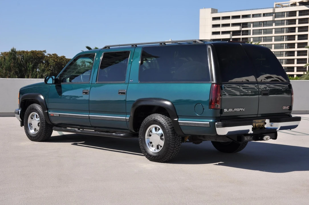 1999 GMC Suburban 8th Gen - Image 8 of 31