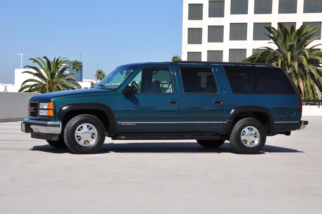 1999 GMC Suburban 8th Gen - Image 5 of 31