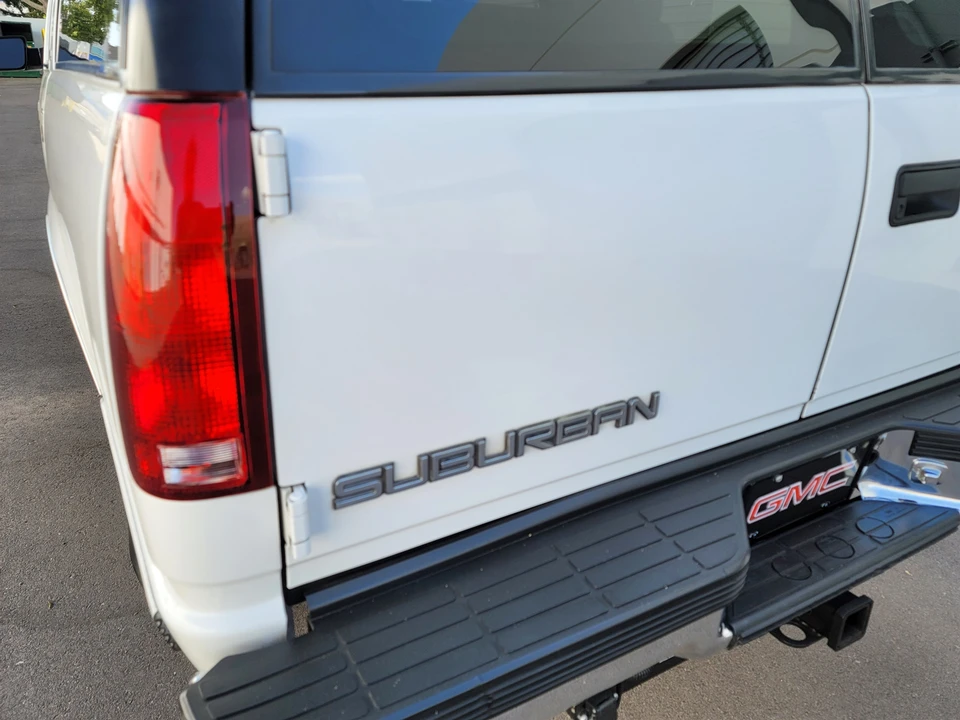 1999 GMC Suburban 8th Gen - Image 30 of 31