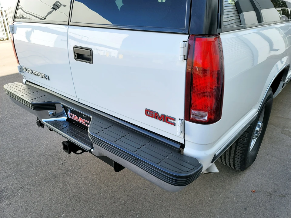 1999 GMC Suburban 8th Gen - Image 26 of 31
