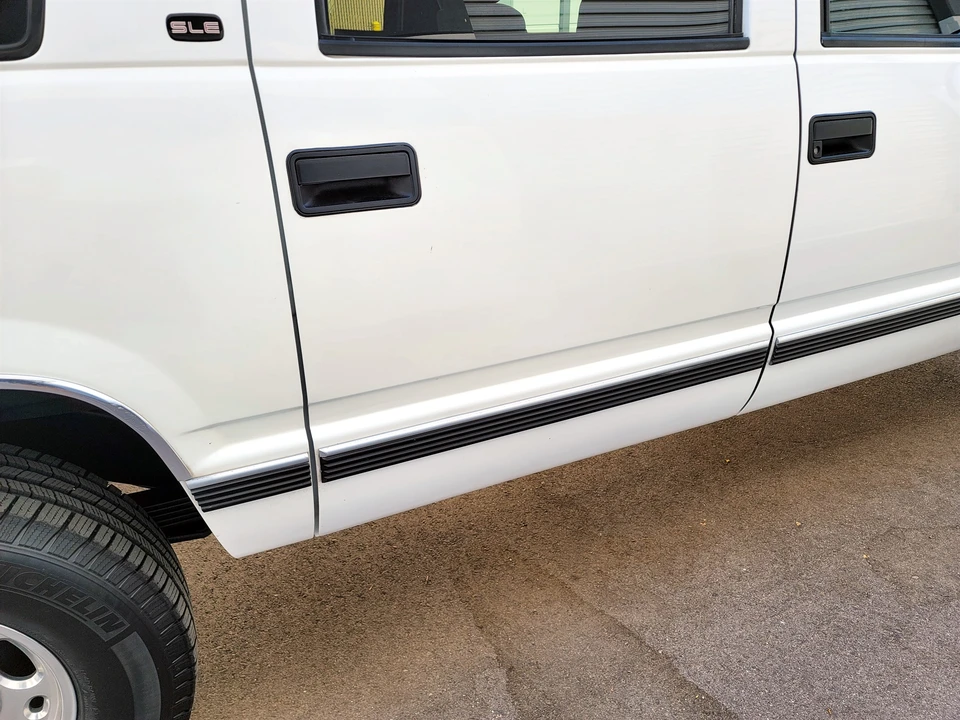 1999 GMC Suburban 8th Gen - Image 23 of 31