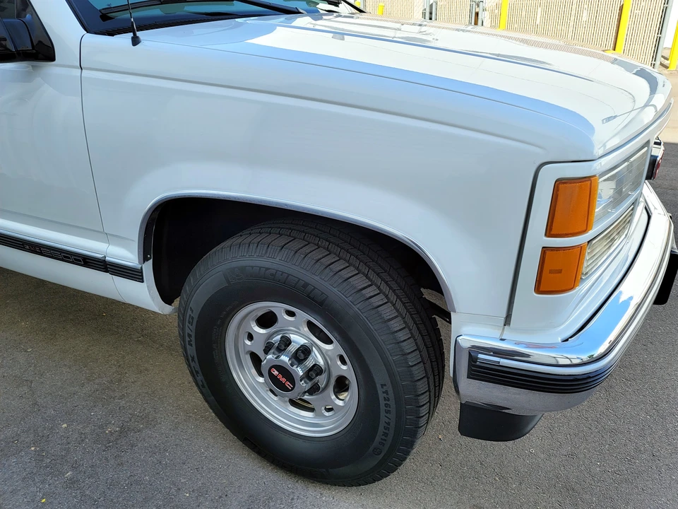 1999 GMC Suburban 8th Gen - Image 21 of 31