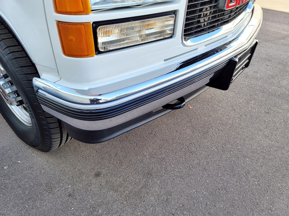 1999 GMC Suburban 8th Gen - Image 19 of 31