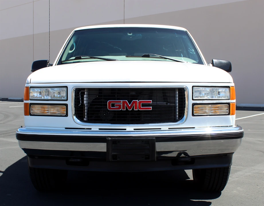 1999 GMC Suburban 8th Gen - Image 4 of 31