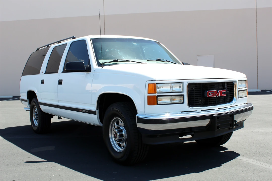1999 GMC Suburban 8th Gen - Image 5 of 31