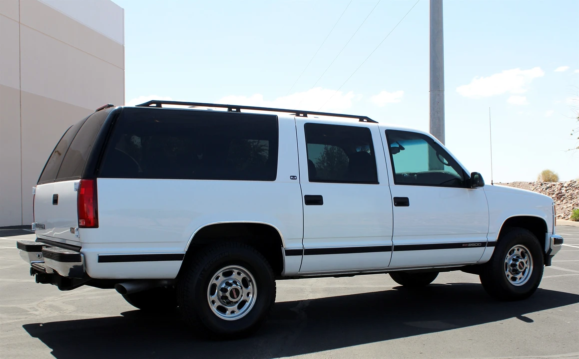 1999 GMC Suburban 8th Gen - Image 9 of 31