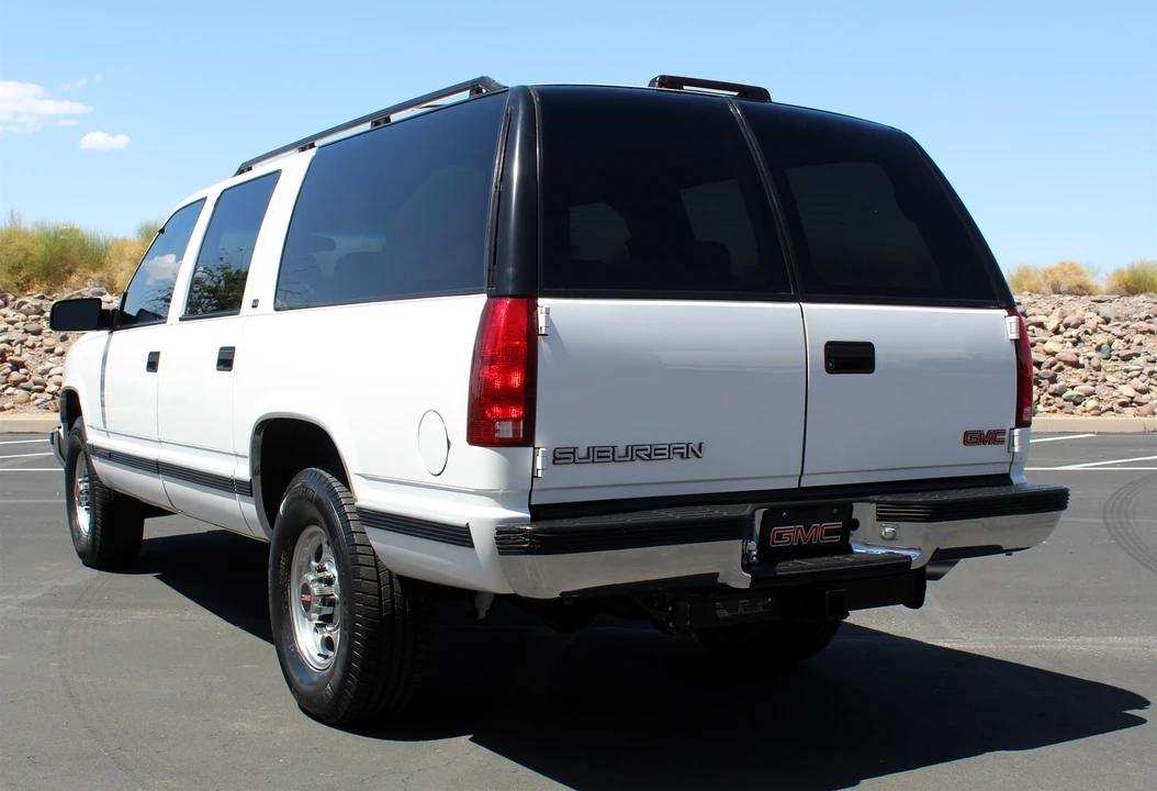 1999 GMC Suburban 8th Gen - Image 13 of 31
