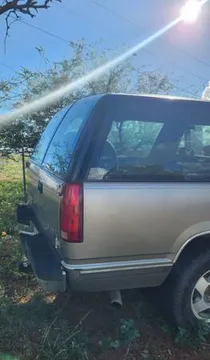 1999 GMC Suburban 8th Gen - Image 4 of 21