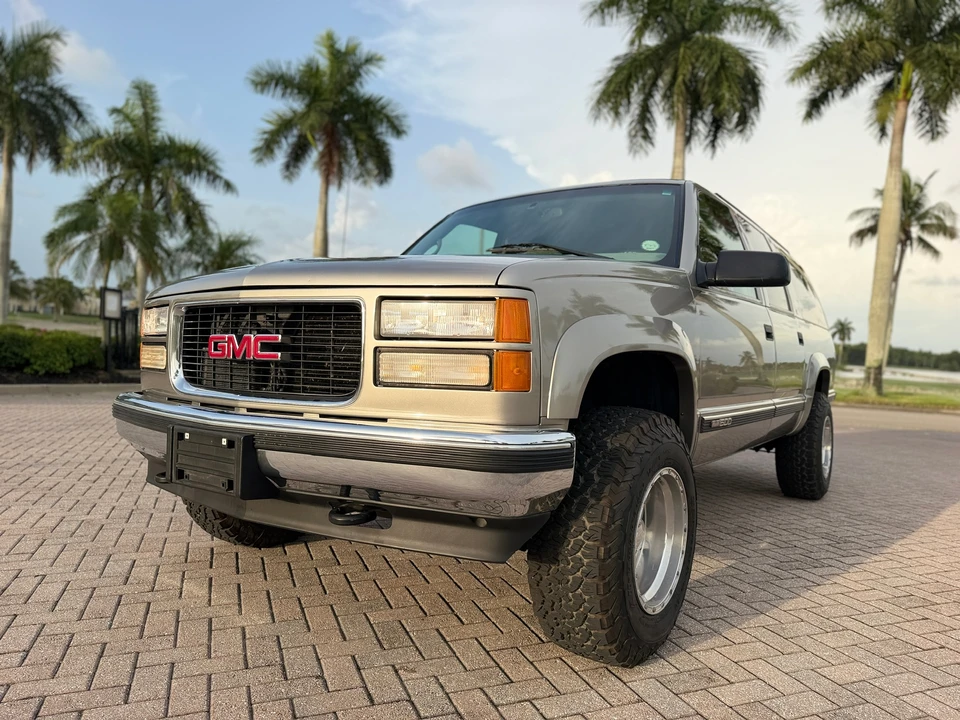 1999 GMC Suburban 8th Gen - Image 6 of 31