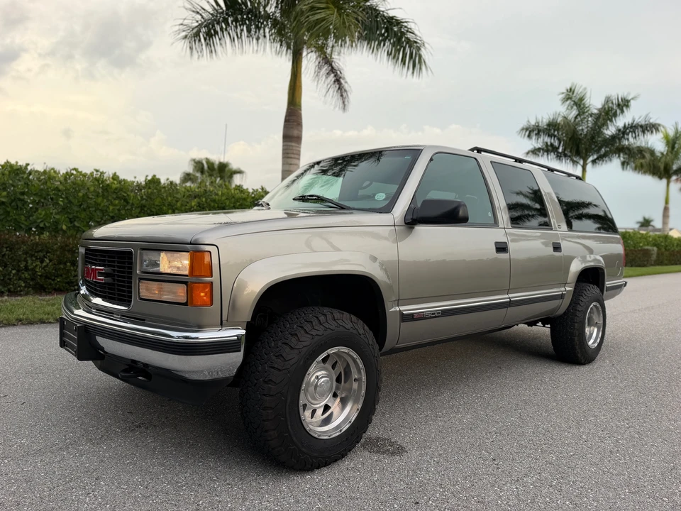 1999 GMC Suburban 8th Gen - Image 3 of 31