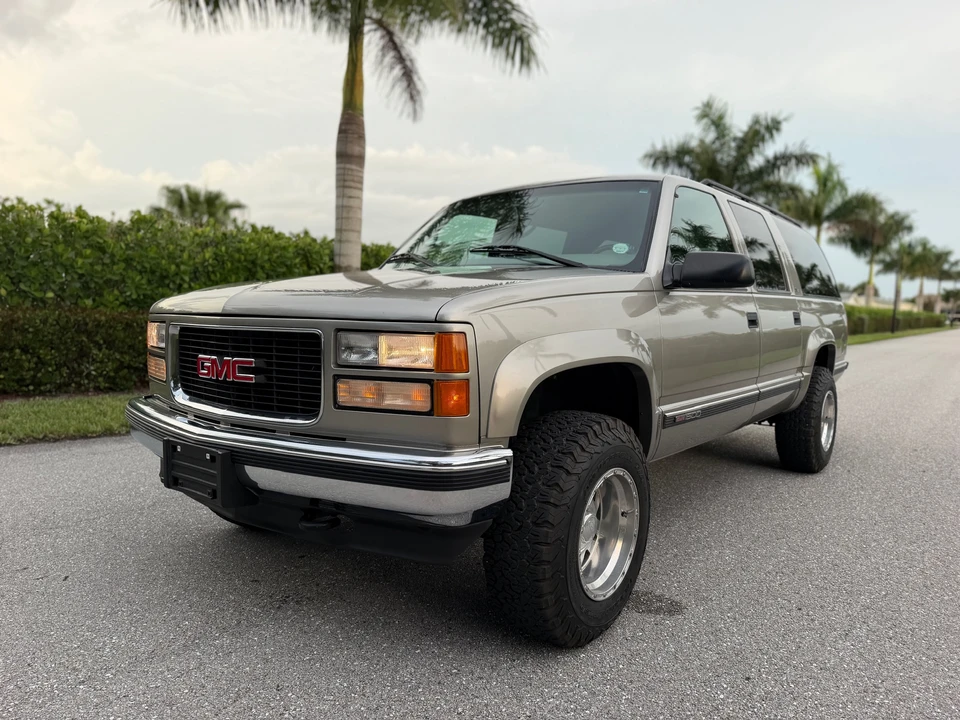 1999 GMC Suburban 8th Gen - Image 5 of 31