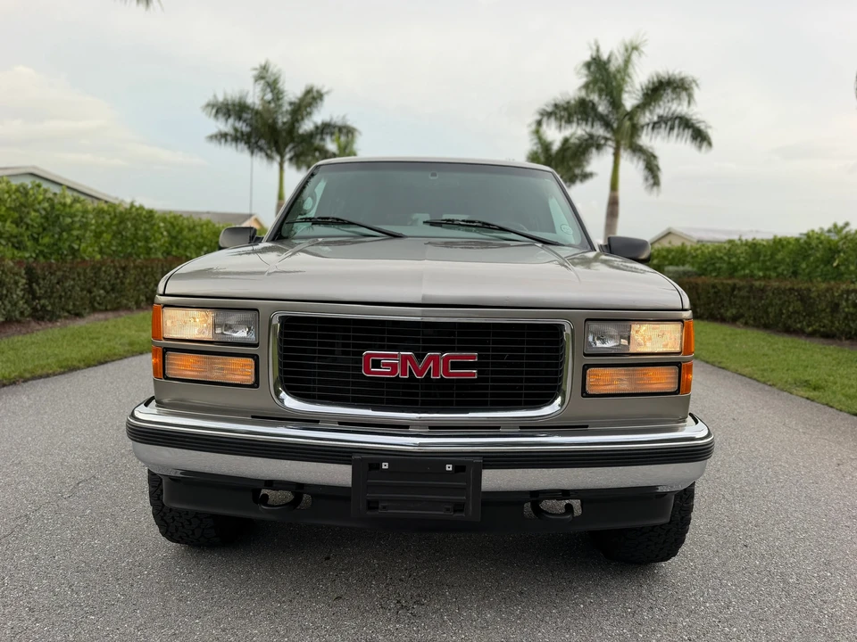 1999 GMC Suburban 8th Gen - Image 21 of 31