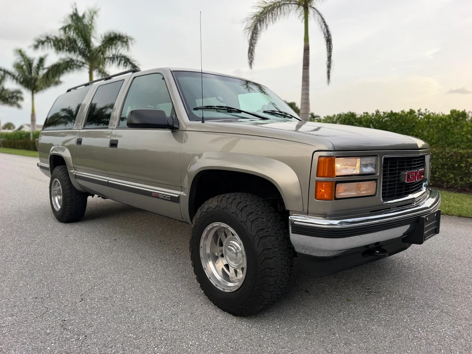 1999 GMC Suburban 8th Gen - Image 26 of 31