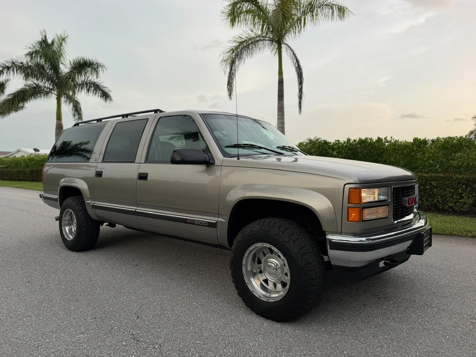 1999 GMC Suburban 8th Gen - Image 30 of 31