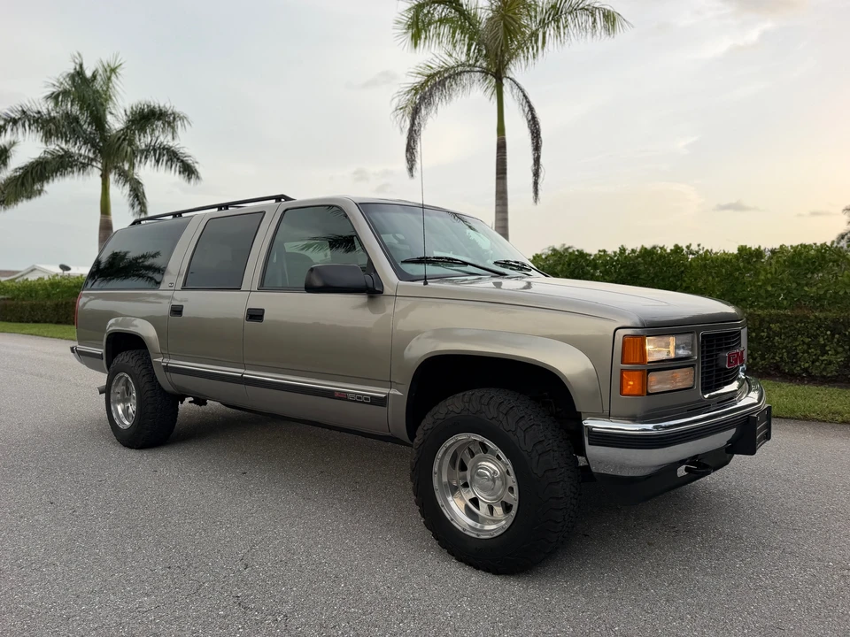 1999 GMC Suburban 8th Gen - Image 27 of 31