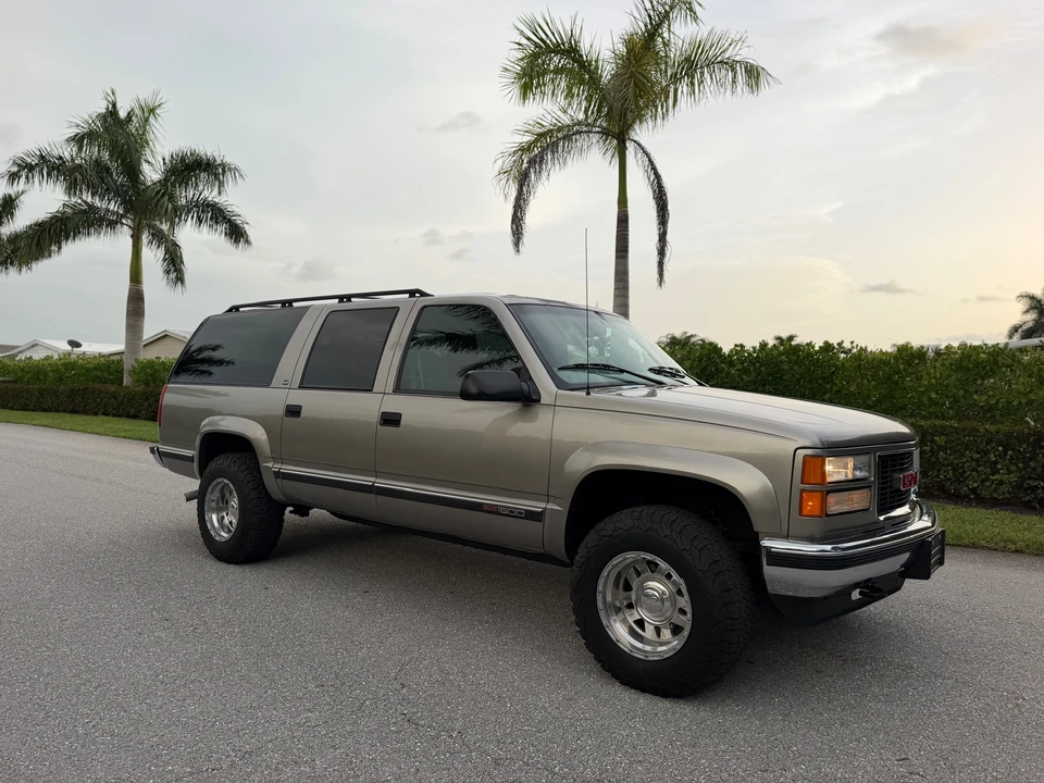 1999 GMC Suburban 8th Gen - Image 28 of 31