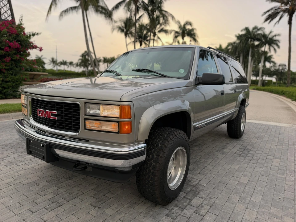 1999 GMC Suburban 8th Gen - Image 11 of 31