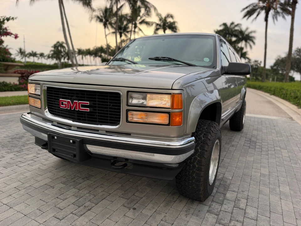 1999 GMC Suburban 8th Gen - Image 16 of 31