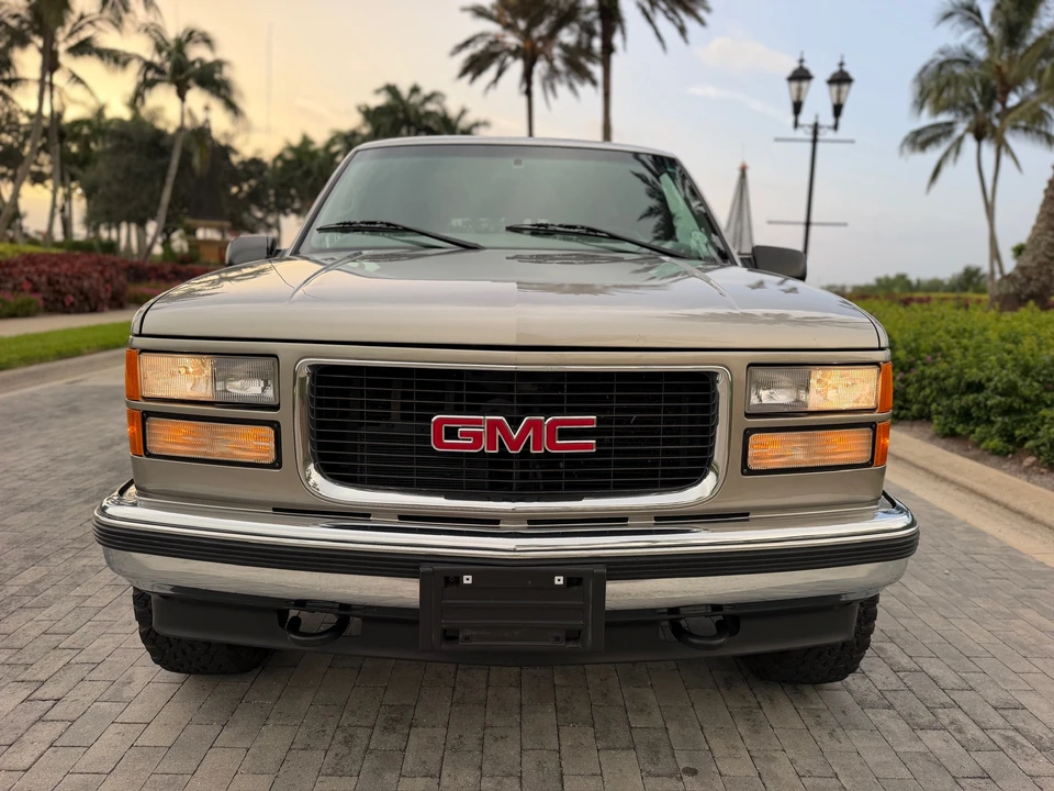 1999 GMC Suburban 8th Gen - Image 17 of 31