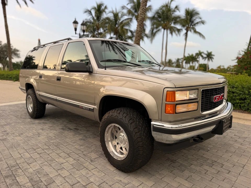 1999 GMC Suburban 8th Gen - Image 31 of 31