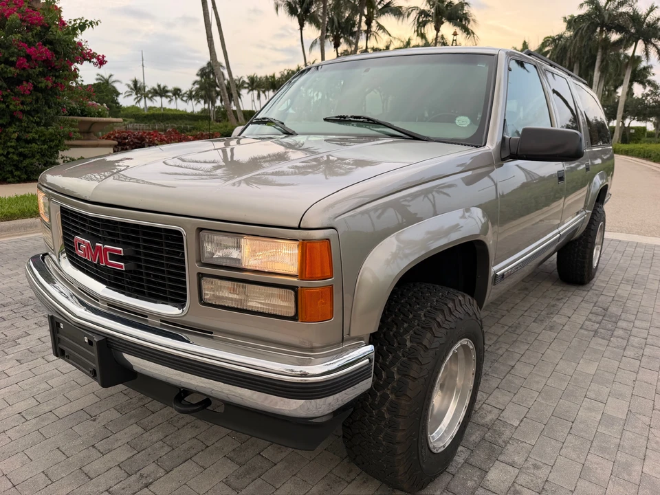 1999 GMC Suburban 8th Gen - Image 7 of 31