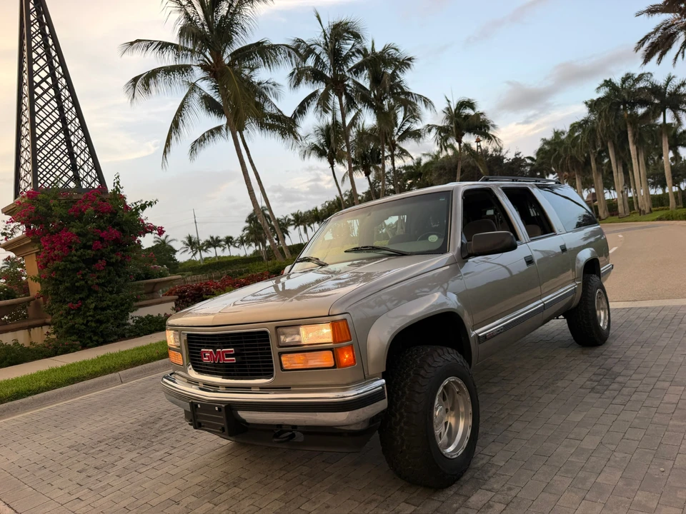 1999 GMC Suburban 8th Gen - Image 10 of 31
