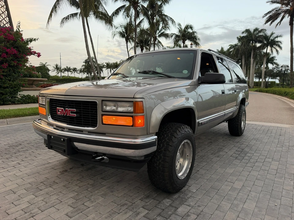 1999 GMC Suburban 8th Gen - Image 12 of 31