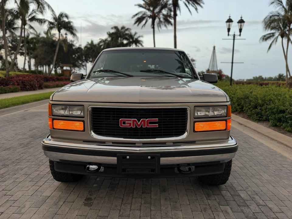 1999 GMC Suburban 8th Gen - Image 19 of 31