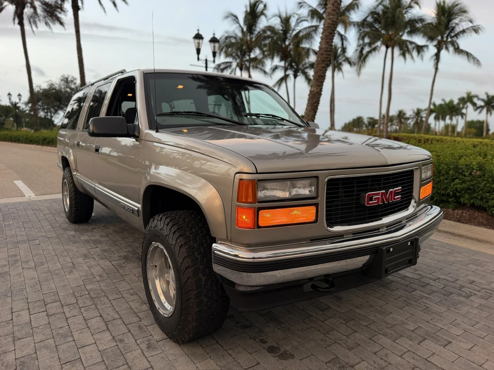 1999 GMC Suburban 8th Gen - Image 22 of 31
