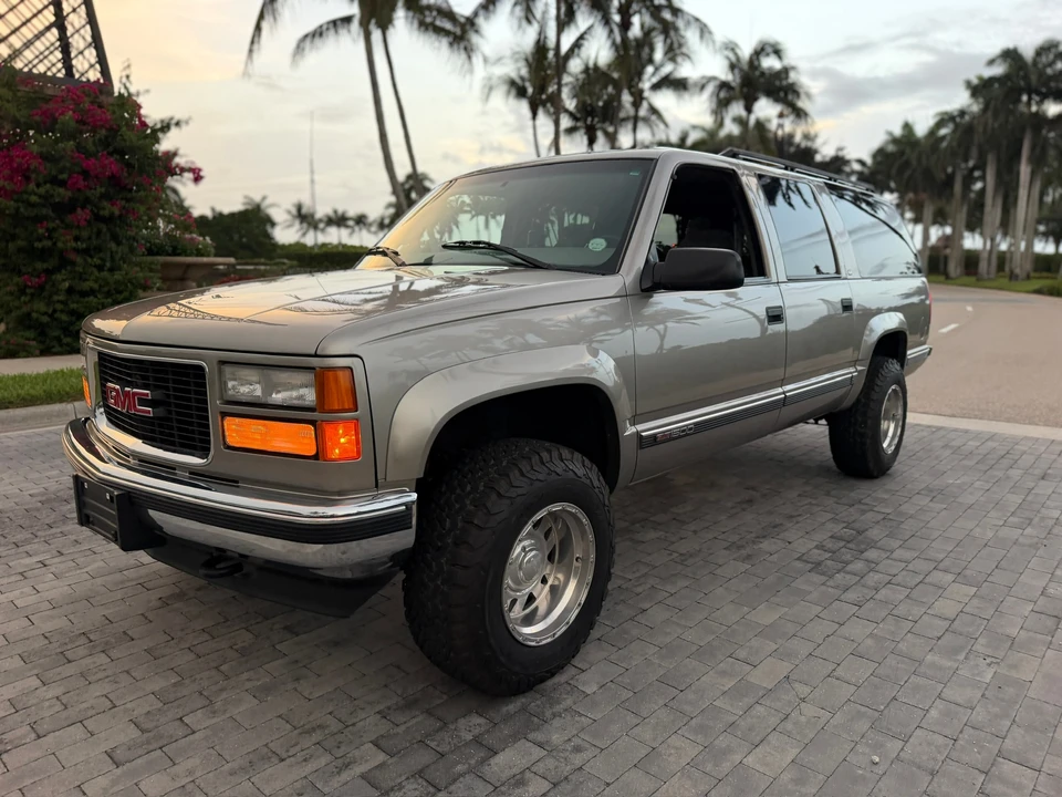 1999 GMC Suburban 8th Gen - Image 13 of 31