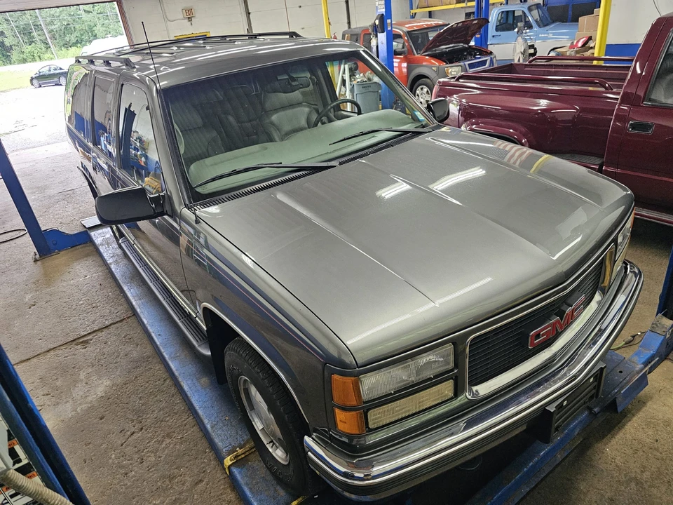 1999 GMC Suburban 8th Gen - Image 23 of 31