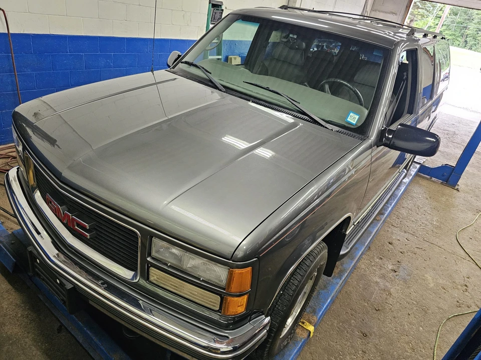 1999 GMC Suburban 8th Gen - Image 25 of 31