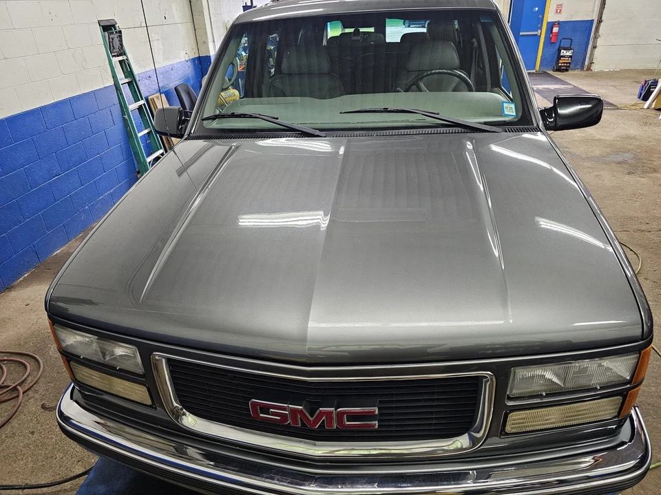 1999 GMC Suburban 8th Gen - Image 24 of 31