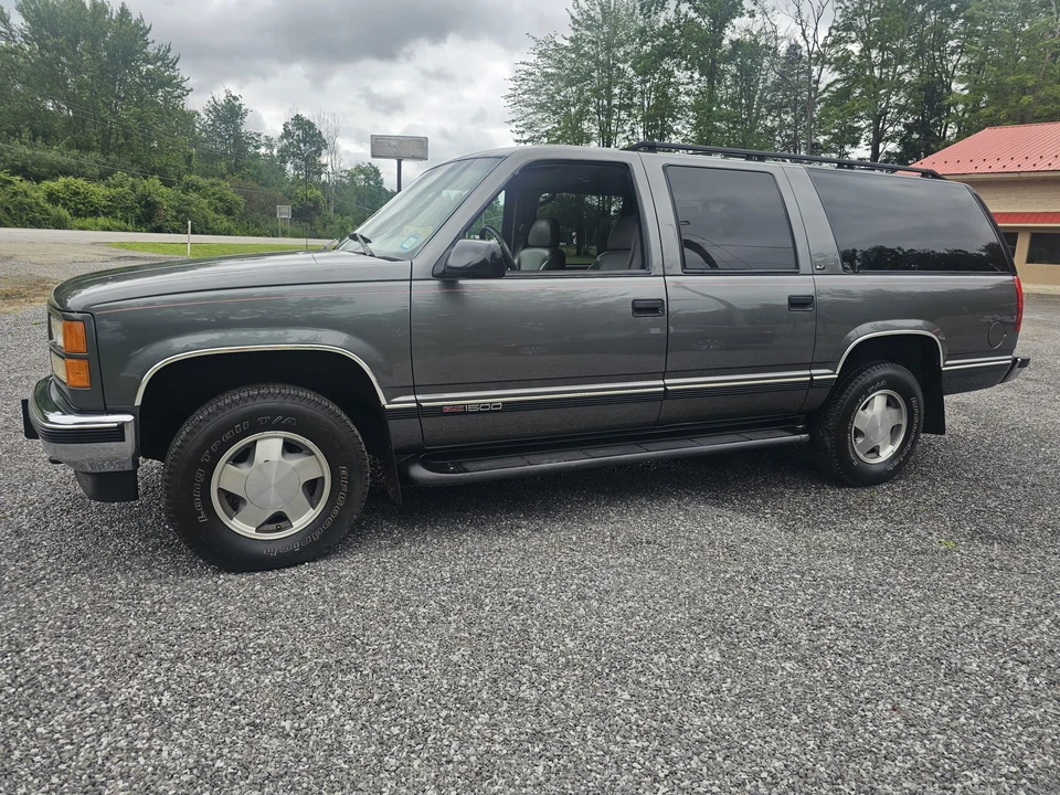 1999 GMC Suburban 8th Gen - Image 17 of 31