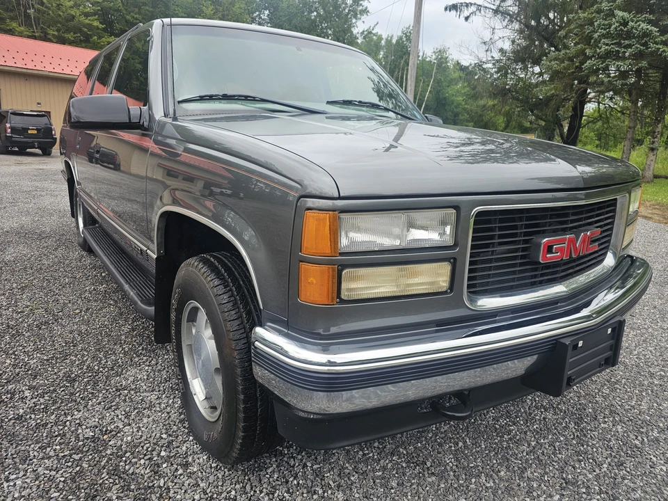 1999 GMC Suburban 8th Gen - Image 5 of 31