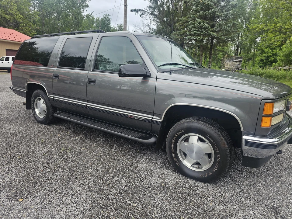 1999 GMC Suburban 8th Gen - Image 7 of 31