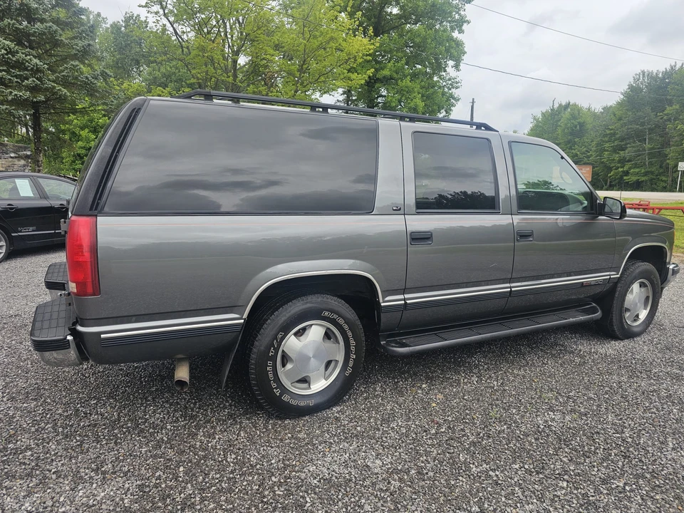 1999 GMC Suburban 8th Gen - Image 9 of 31