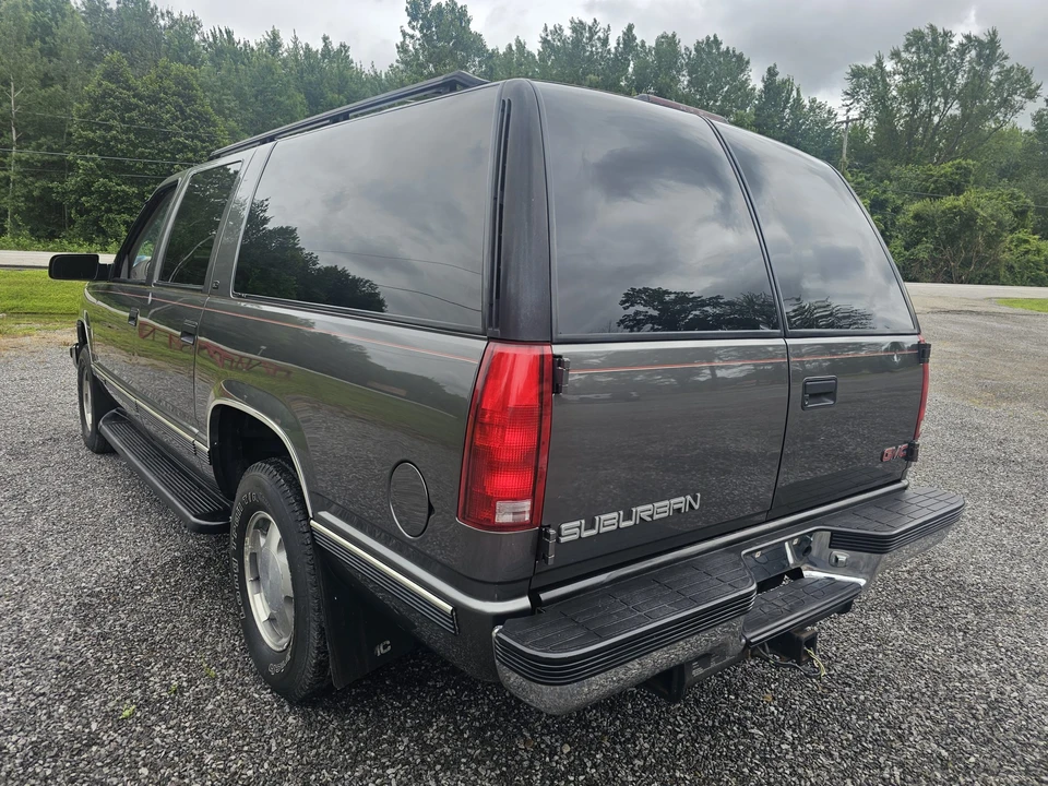 1999 GMC Suburban 8th Gen - Image 13 of 31