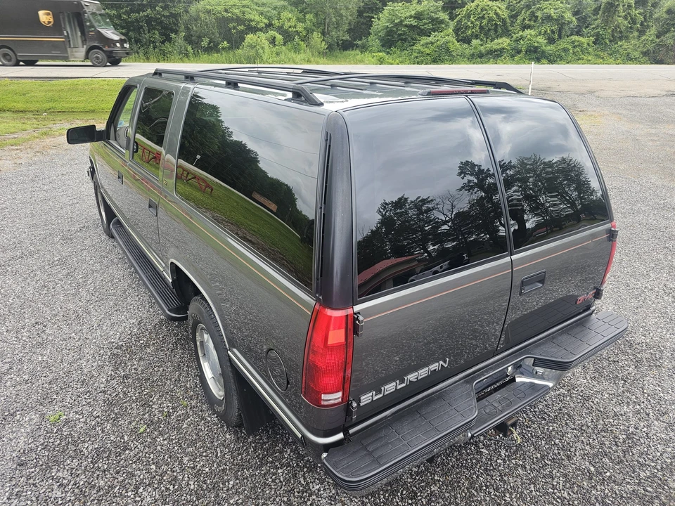 1999 GMC Suburban 8th Gen - Image 21 of 31