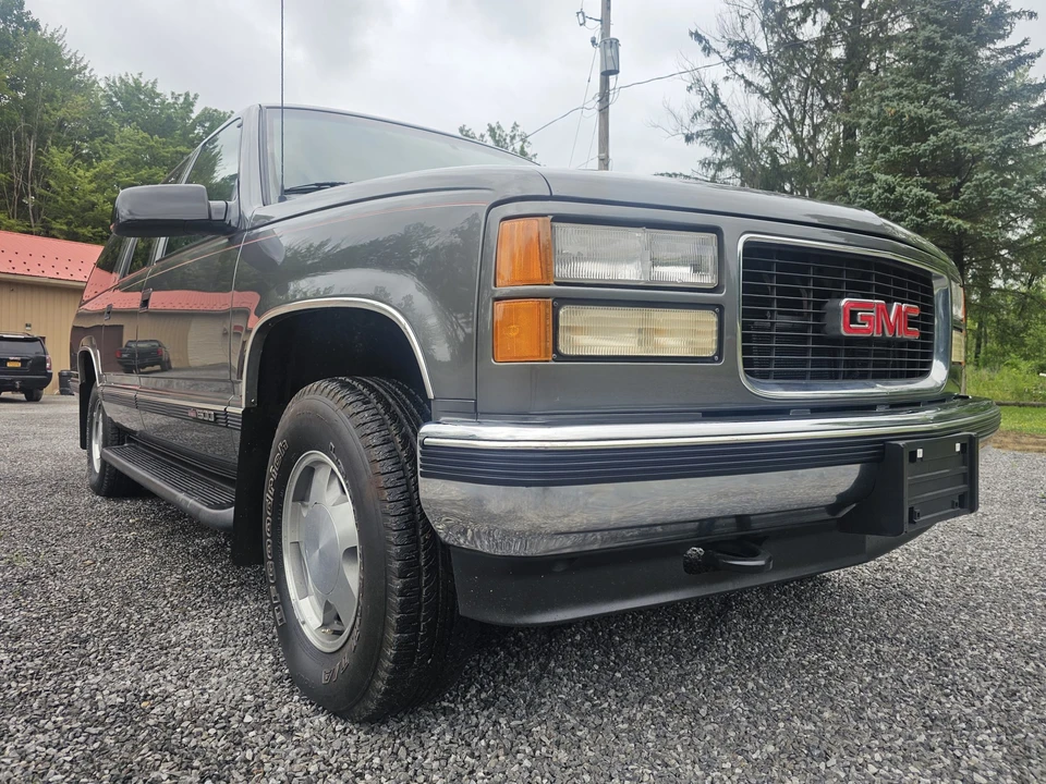 1999 GMC Suburban 8th Gen - Image 6 of 31