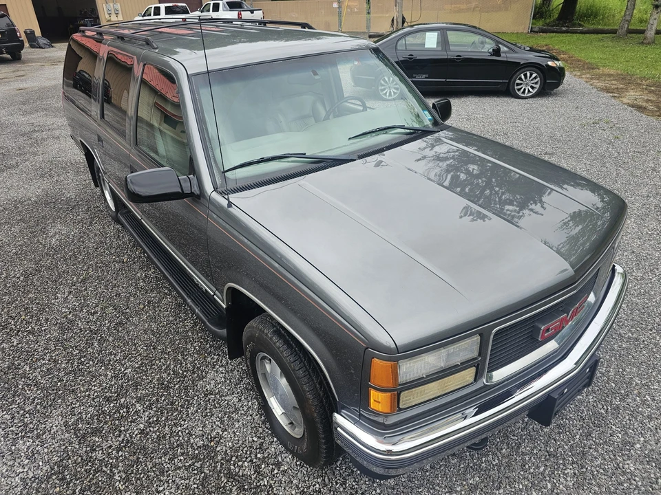 1999 GMC Suburban 8th Gen - Image 19 of 31