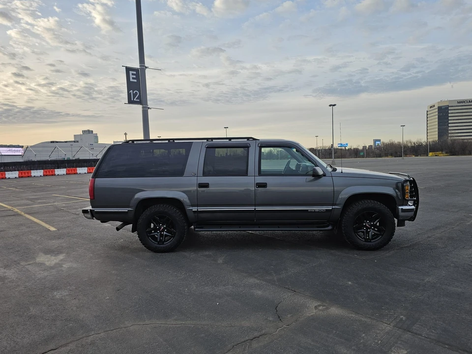 1999 GMC Suburban 8th Gen - Image 20 of 31