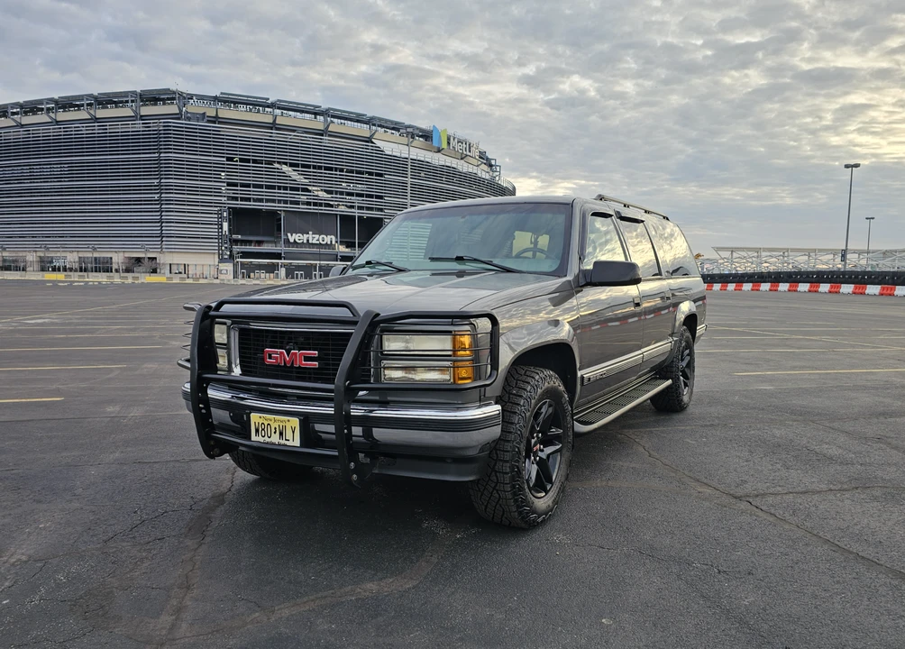 1999 GMC Suburban 8th Gen - Image 9 of 31