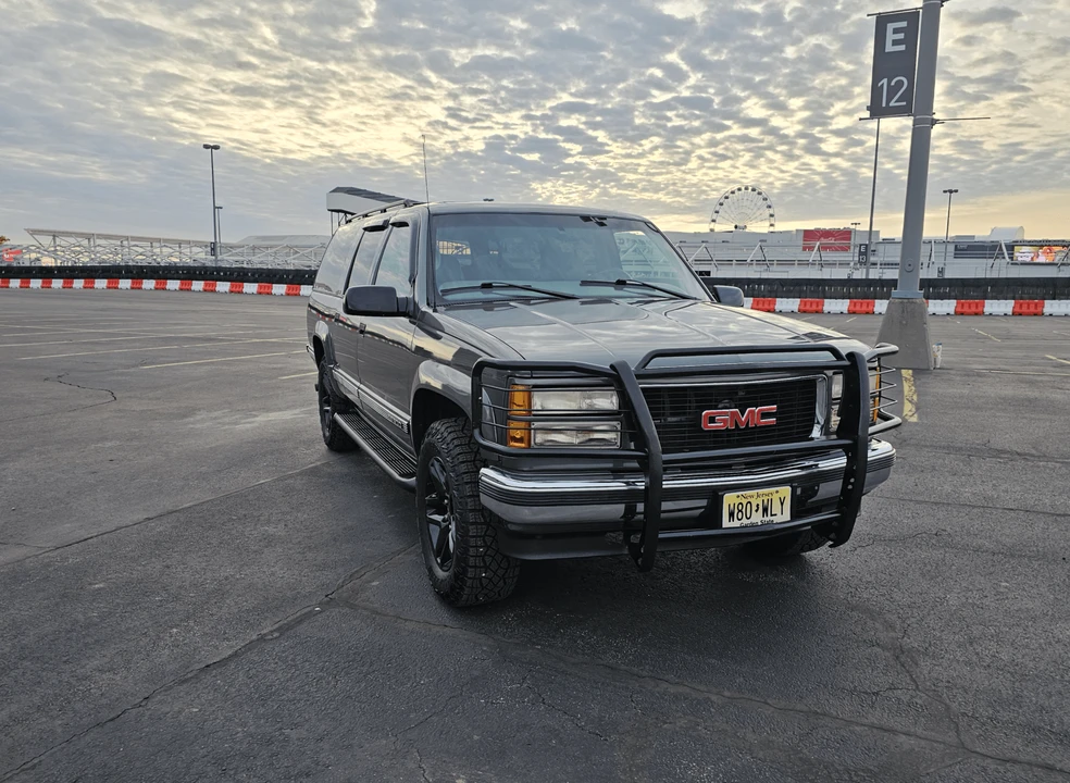 1999 GMC Suburban 8th Gen - Image 6 of 31