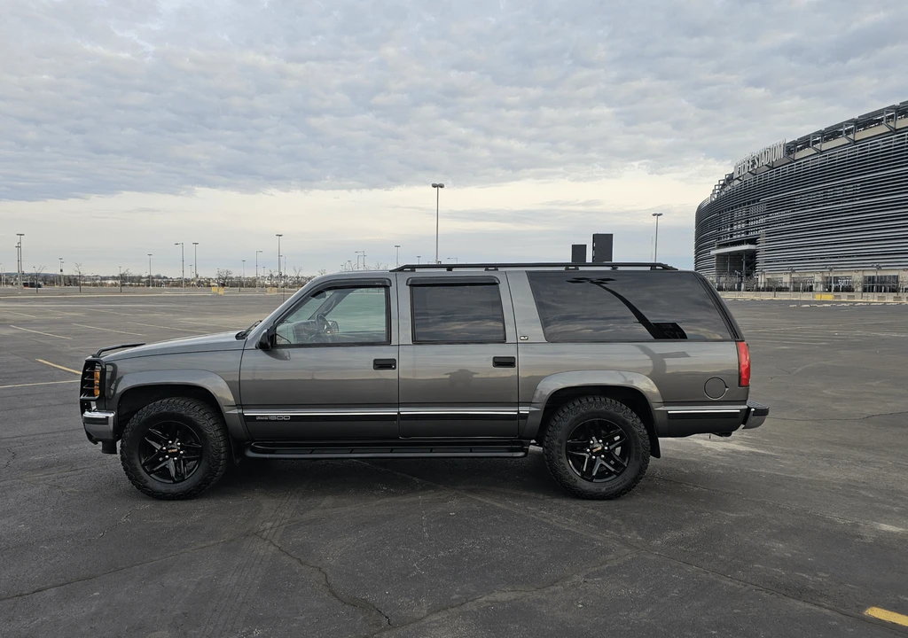 1999 GMC Suburban 8th Gen - Image 13 of 31
